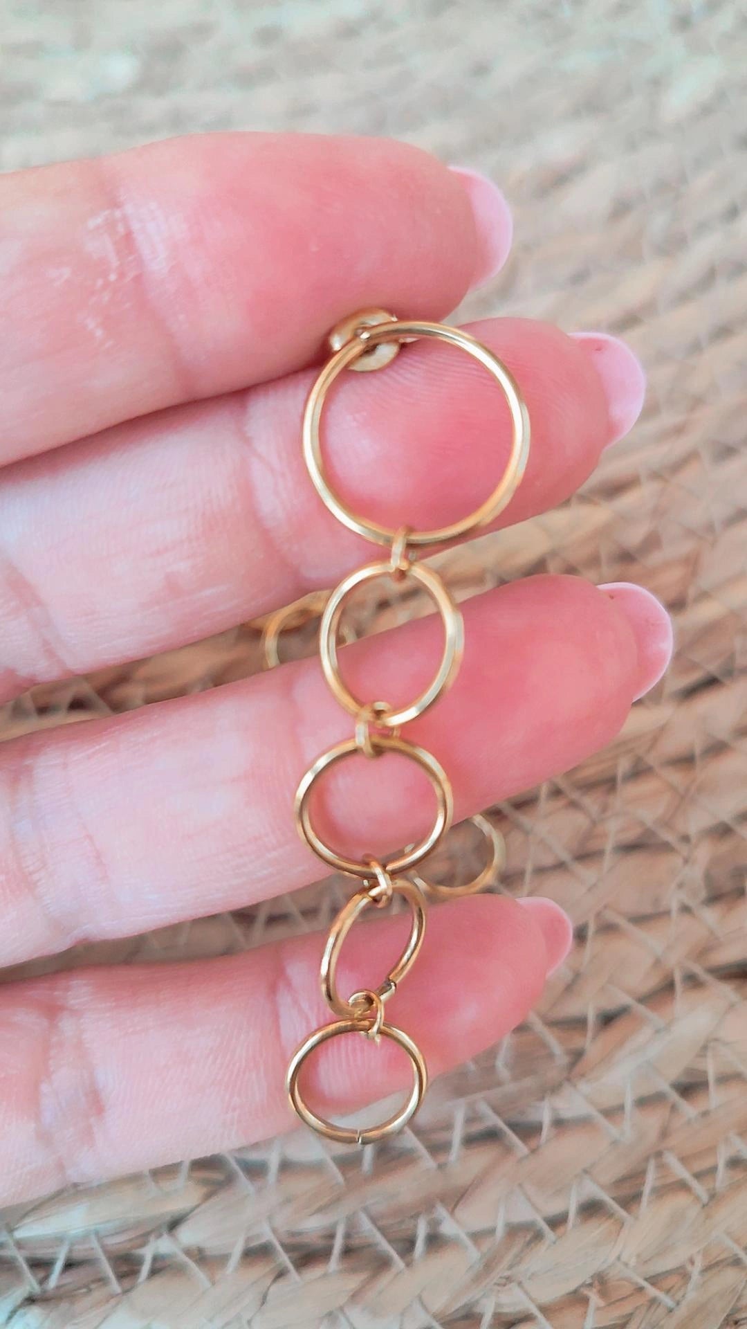 Pendiente largo dorado