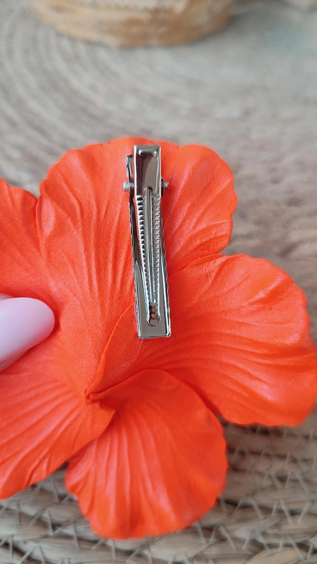 Pinza flor naranja