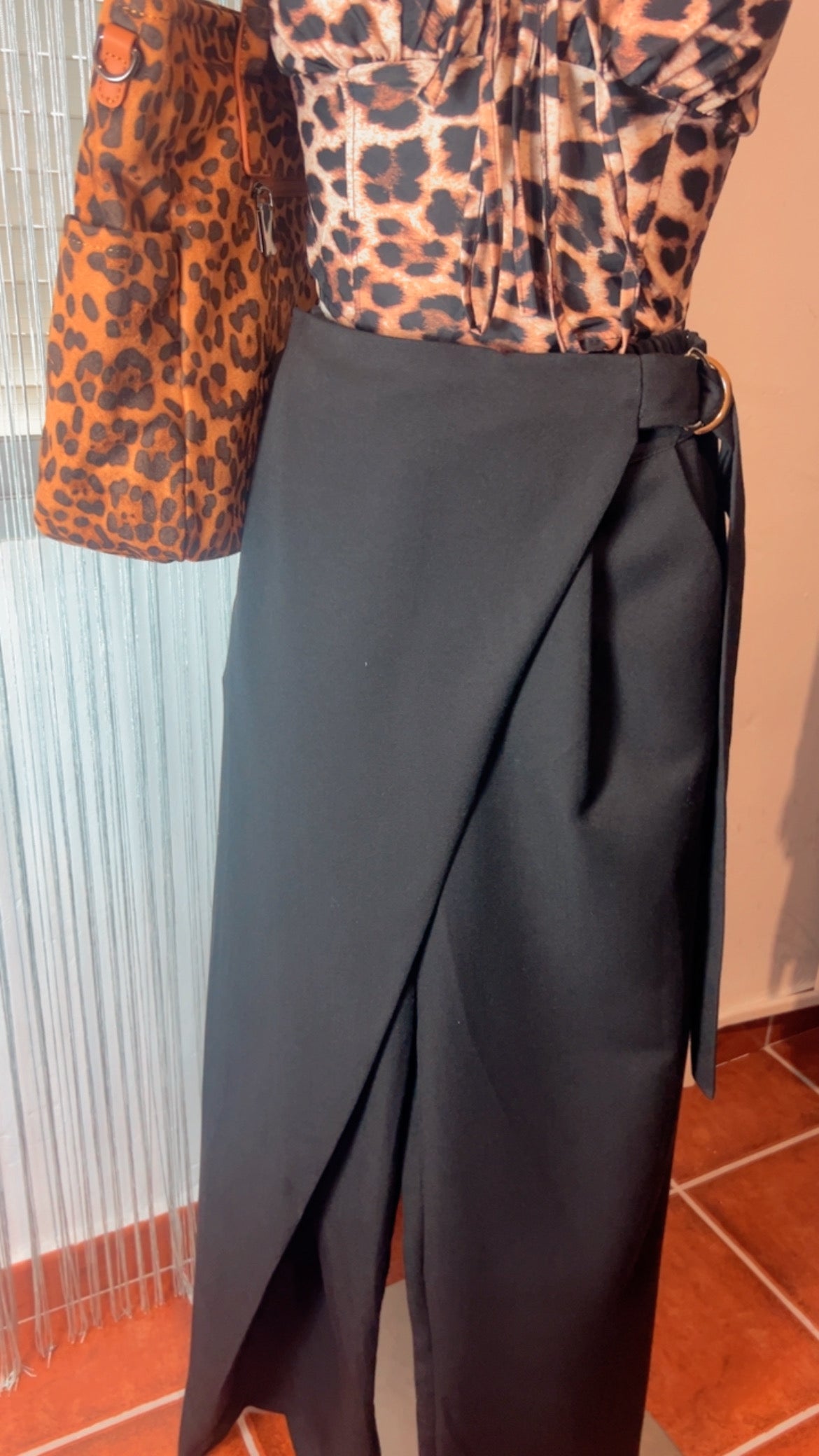 Pantalón aplique negro