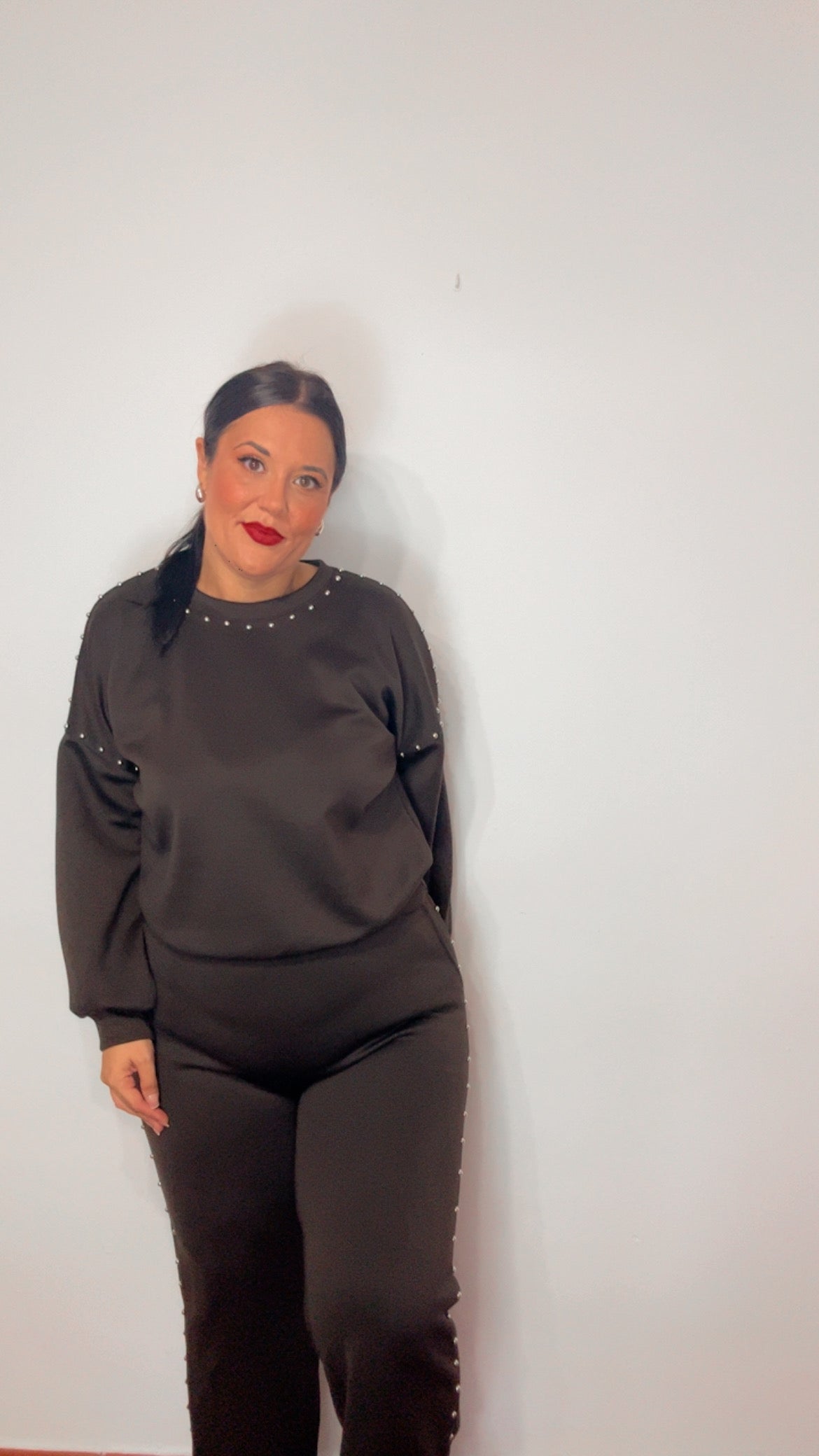 Pantalón tachas marrón