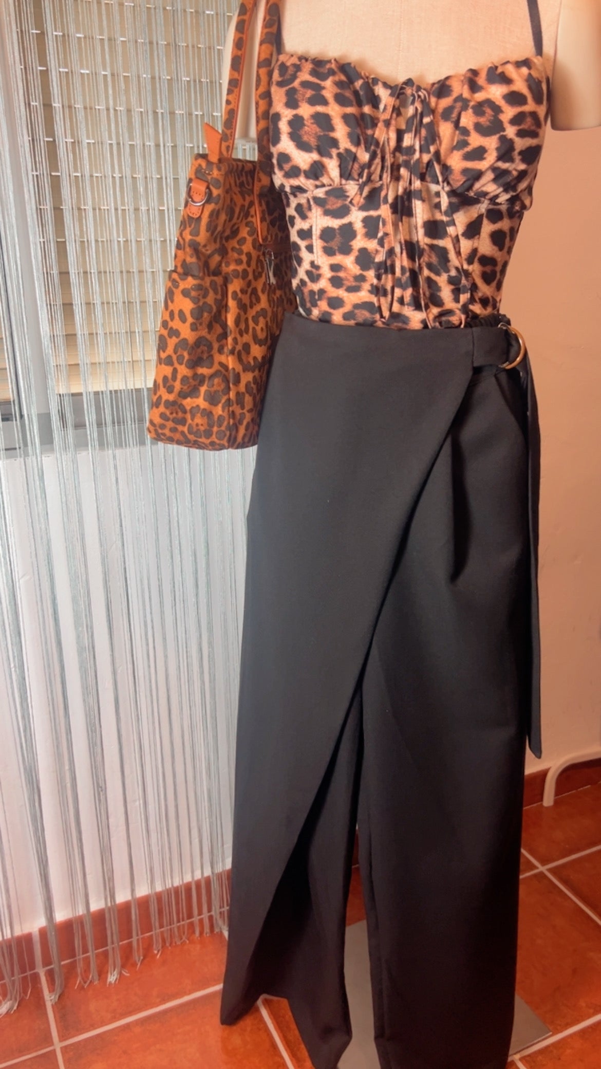 Pantalón aplique negro