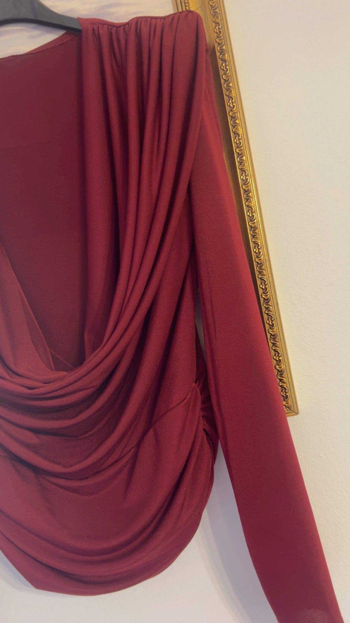 Camiseta licra corte griego burdeos