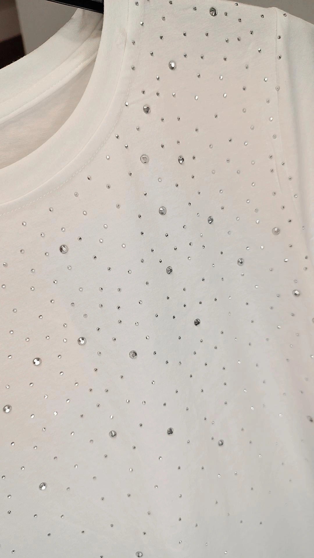 Camiseta tachuelas plata